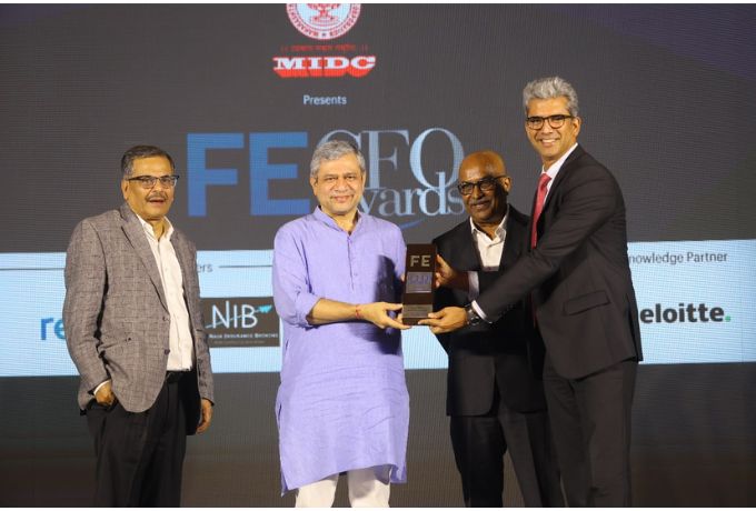 Ritesh Tiwari,CFO, HUL, won the FE CFO Award 2024