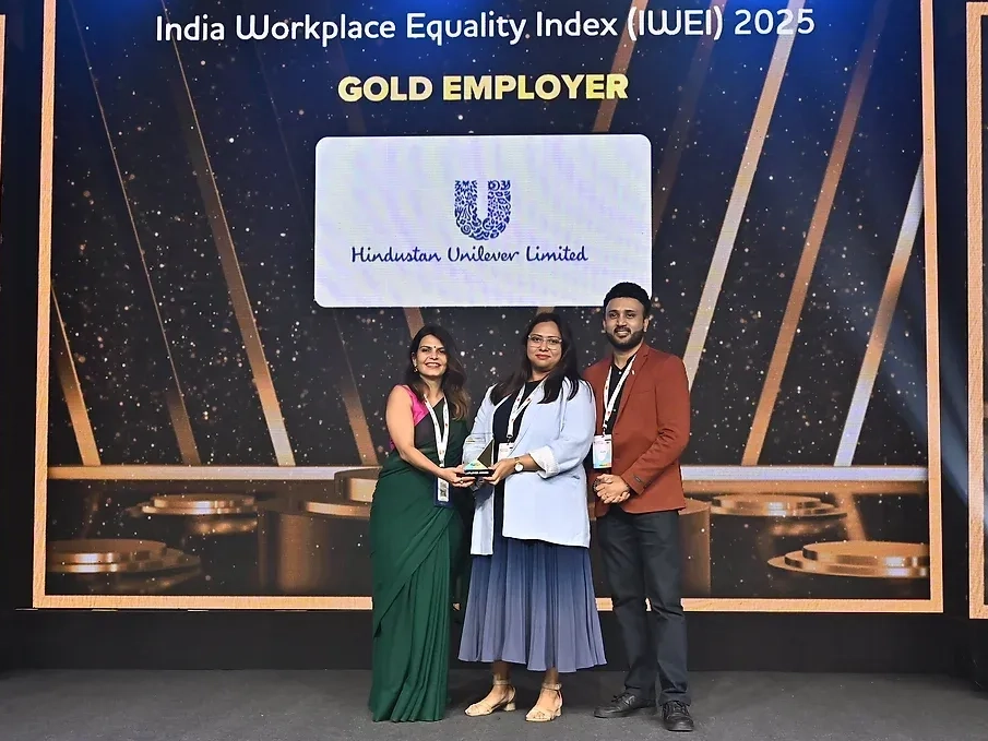 Two people holding the India Workplace Equality Index award.